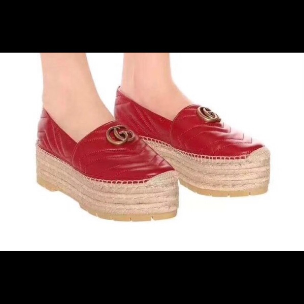 Women’s casual shoes